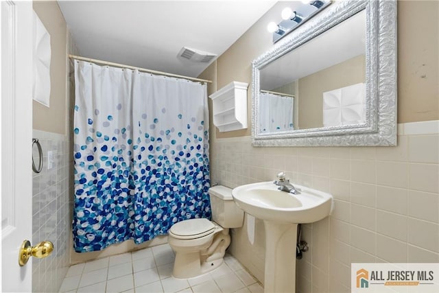 19 Edgegrove St, Edison, NJ 08837 - bathroom featuring tile walls, tile patterned flooring, a wainscoted wall, and a shower with shower curtain
