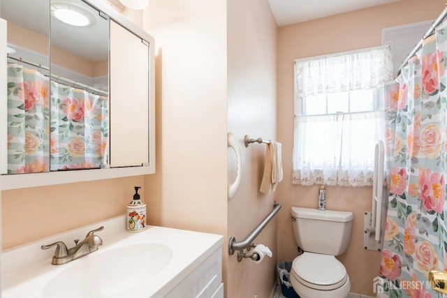 157 Orange St, Edison, NJ 08817 - bathroom with vanity, toilet, and a shower with curtain