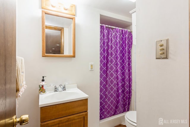 157 Orange St, Edison, NJ 08817 - full bath featuring vanity, curtained shower, and toilet