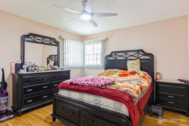 157 Orange St, Edison, NJ 08817 - bedroom featuring light wood finished floors and a ceiling fan