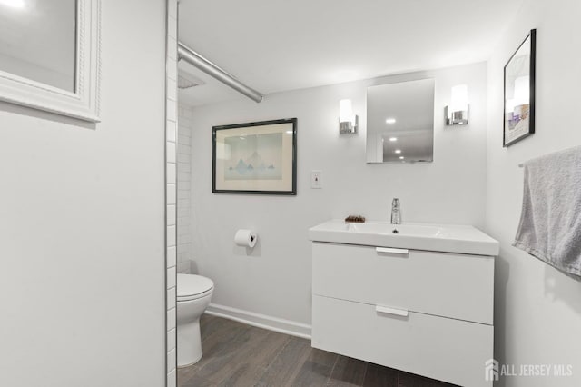 307 S 4th Ave, Highland Park, NJ 08904 - bathroom with wood finished floors, toilet, vanity, and baseboards