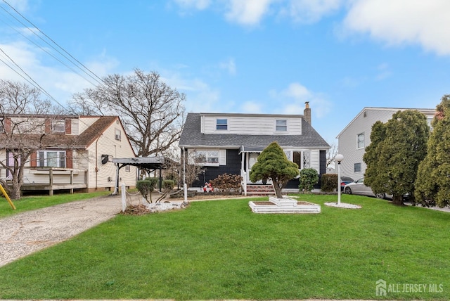 view of front of home featuring a front yard