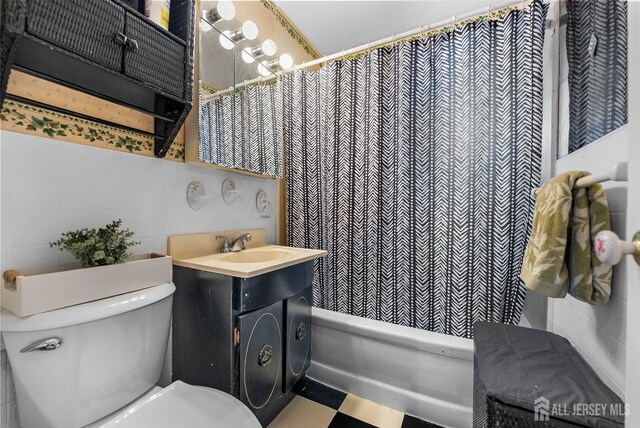 full bathroom featuring vanity, shower / bathtub combination with curtain, and toilet