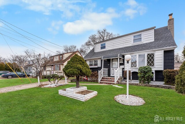 view of front of home featuring a front lawn