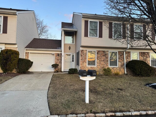 view of front facade with a garage and a front yard