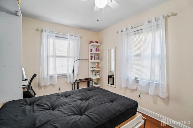 bedroom with ceiling fan