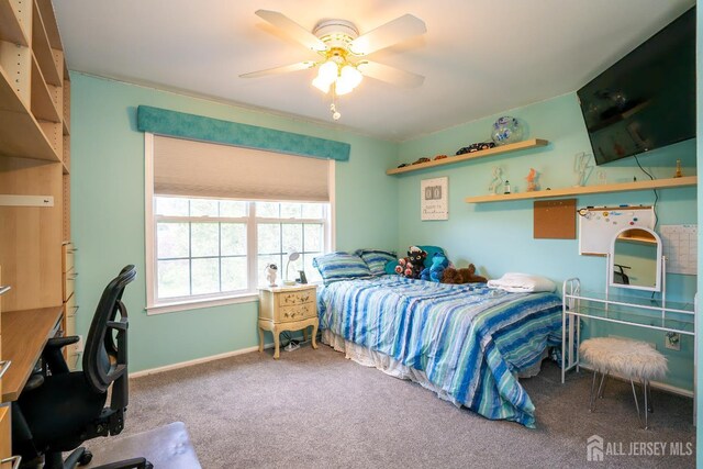 bedroom featuring carpet floors, ceiling fan, baseboards, and a desk