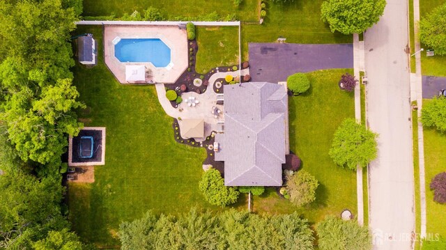 drone / aerial view of a pool area