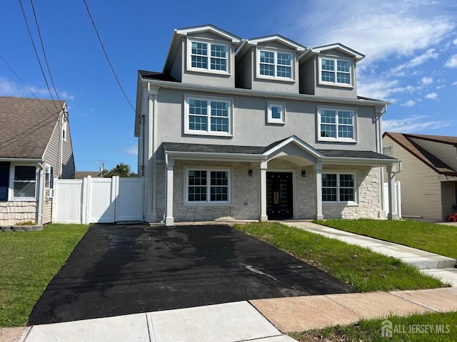 view of front facade with a front yard