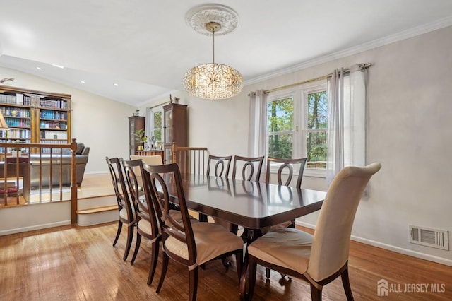 4 Franklin Ct, East Brunswick, NJ 08816 - dining room with light wood finished floors, baseboards, vaulted ceiling, a chandelier, and recessed lighting