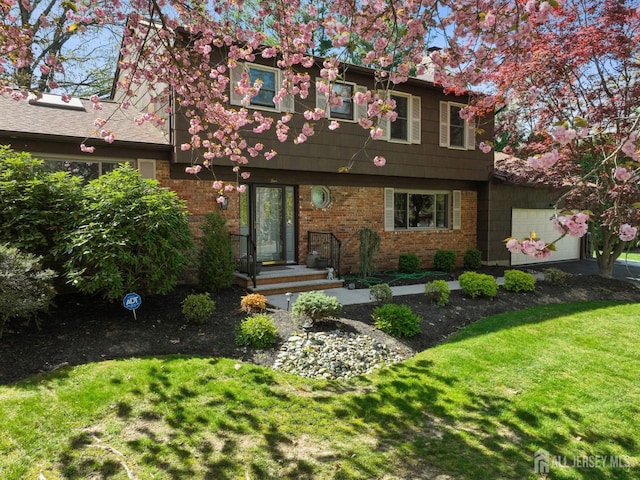 4 Franklin Ct, East Brunswick, NJ 08816 - view of front of house featuring a front yard and brick siding