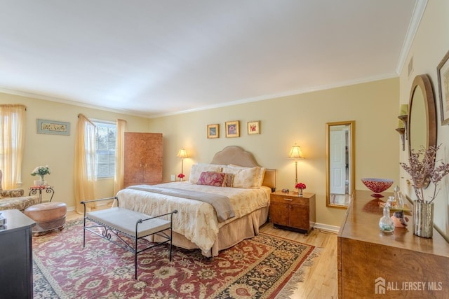 17 SE Candle Ln, East Brunswick, NJ 08816 - bedroom featuring visible vents, ornamental molding, light wood-style flooring, and baseboards