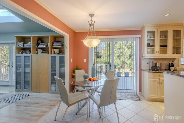 17 SE Candle Ln, East Brunswick, NJ 08816 - dining room with crown molding