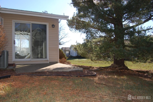 view of yard featuring cooling unit and a patio area