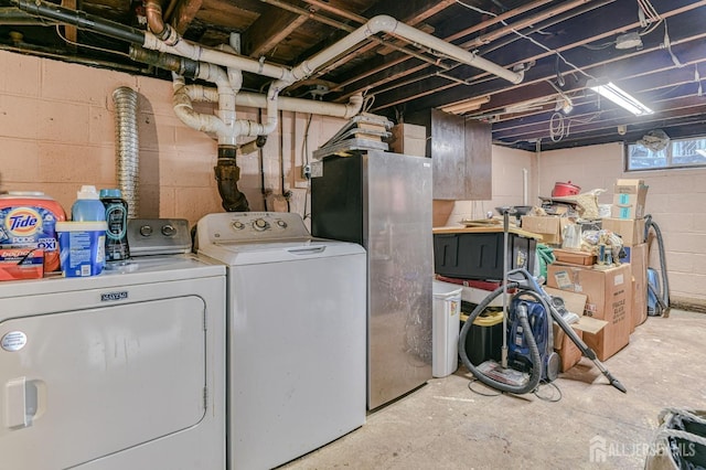 clothes washing area featuring washing machine and dryer