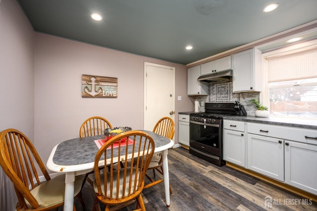 kitchen featuring stainless steel gas range oven, recessed lighting, under cabinet range hood, dark wood-type flooring, and backsplash