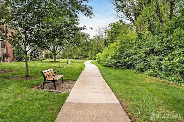 422 Ravens Crest Dr, Plainsboro, NJ 08536 - surrounding community featuring a lawn