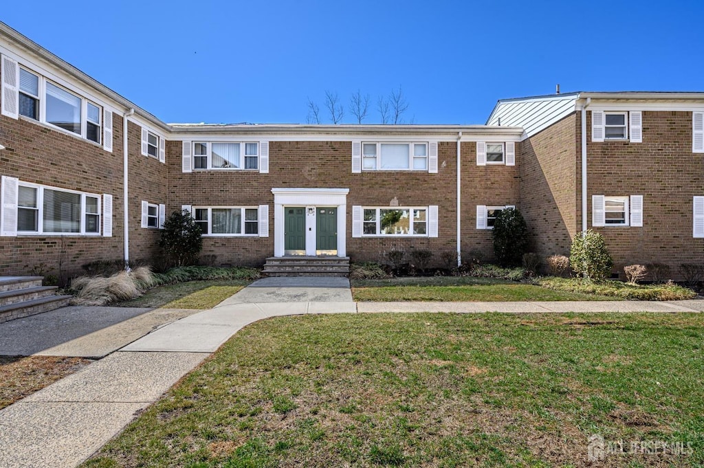 172 Evergreen Rd Unit 14B, Edison, NJ 08837 - view of front facade with a front lawn and brick siding