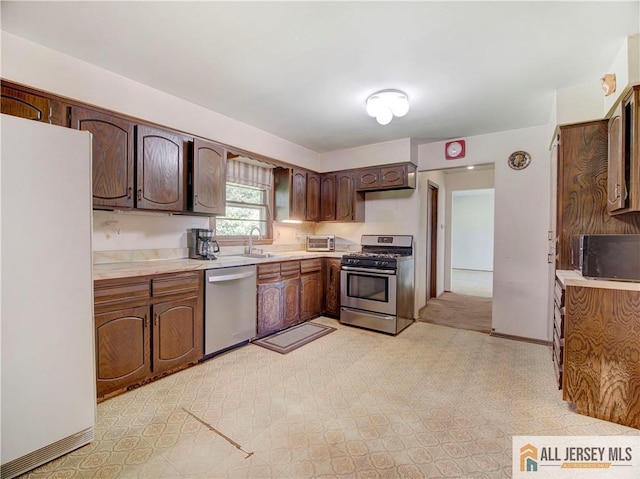 6 Conover Ct, East Brunswick, NJ 08816 - photo 14