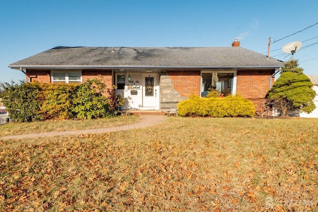 ranch-style house featuring a front yard