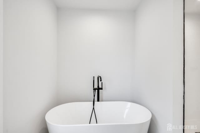 709 Plainfield Ave, Piscataway, NJ 08854 - detailed view of a soaking tub