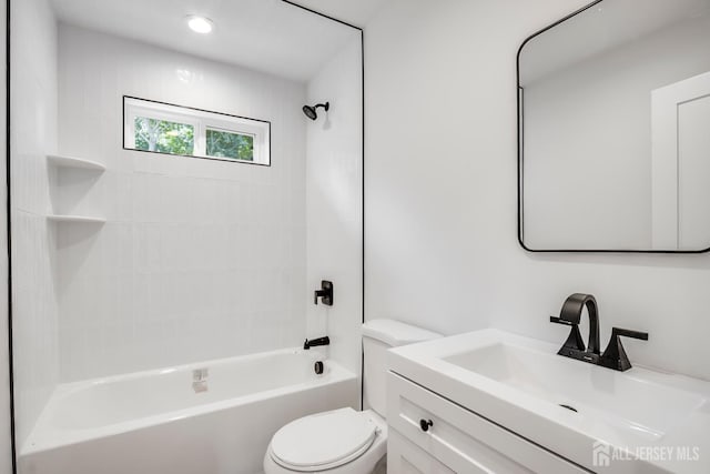 709 Plainfield Ave, Piscataway, NJ 08854 - bathroom featuring vanity and shower / bathtub combination