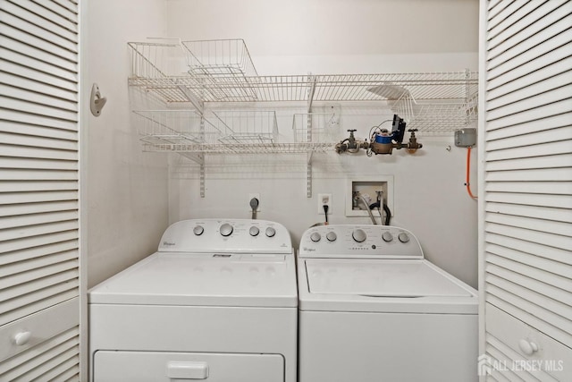 153 Concordia Cir Unit D, Monroe, NJ 08831 - laundry room featuring washer and dryer