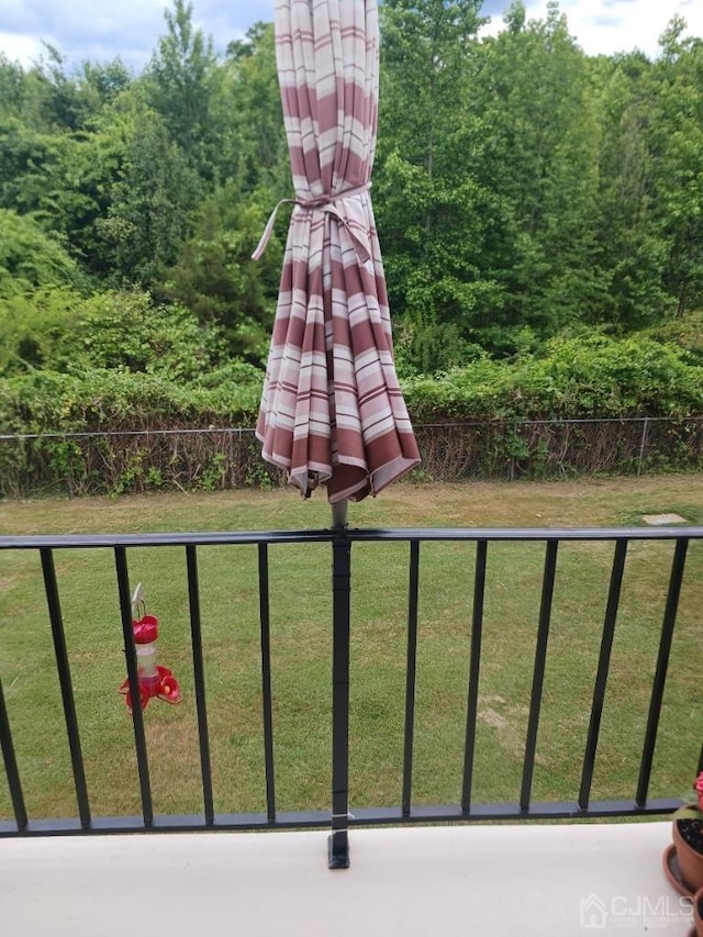 7 Georgia Ct Unit D, Old Bridge, NJ 07747 - view of yard with a forest view