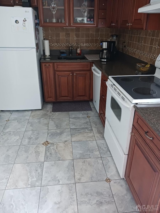 7 Georgia Ct Unit D, Old Bridge, NJ 07747 - kitchen with white appliances, a sink, under cabinet range hood, decorative backsplash, and dark countertops