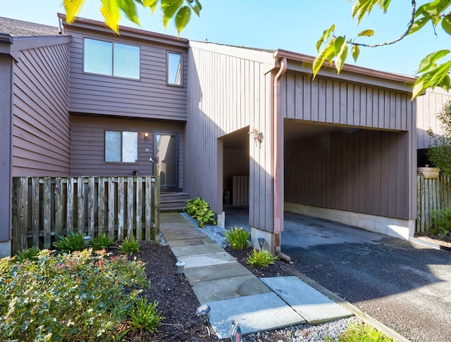 view of front of property