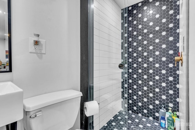 374 Nottingham Way, Union Twp, NJ 07083 - bathroom featuring toilet and a shower stall