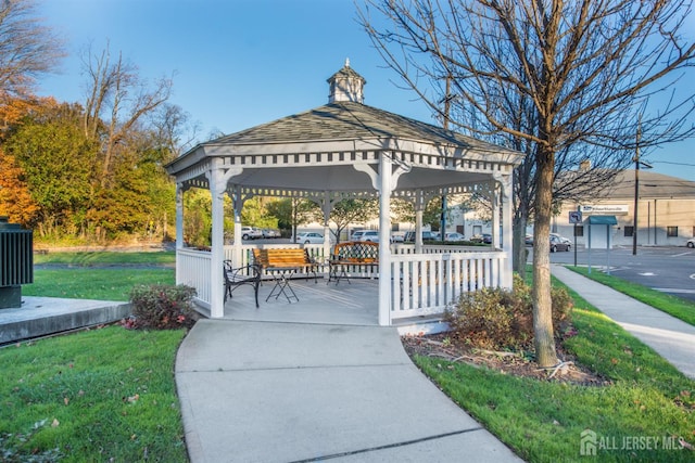 69 Liddle Ave, Edison, NJ 08837 - surrounding community featuring a gazebo and a yard