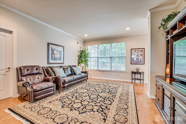 living area with ornamental molding, light wood-style flooring, recessed lighting, and baseboards
