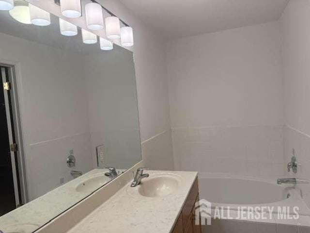 1027 Dogwood Ct, New Brunswick, NJ 08901 - full bath with vanity and tiled bath