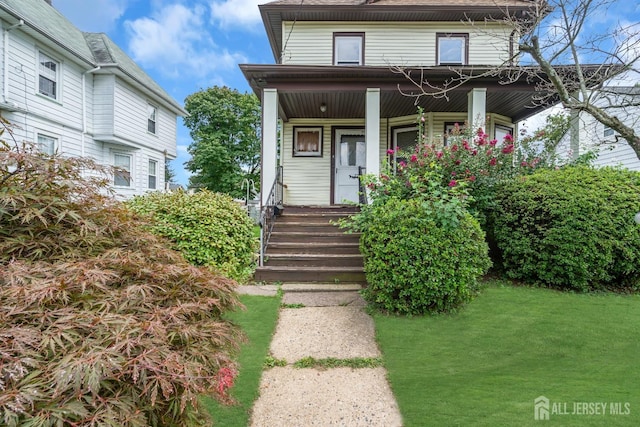 view of front of property with a front lawn