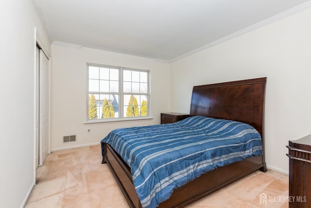 bedroom with visible vents, baseboards, carpet, and crown molding