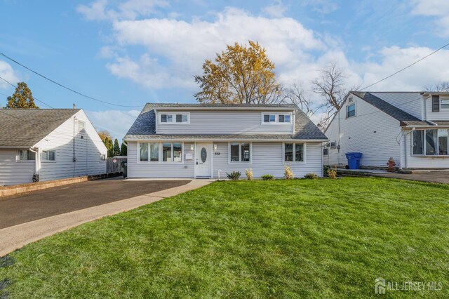 view of front of house with a front lawn