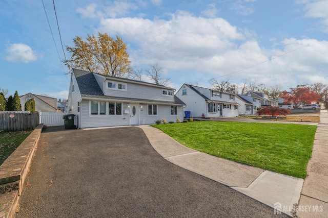 view of front of property with a front yard