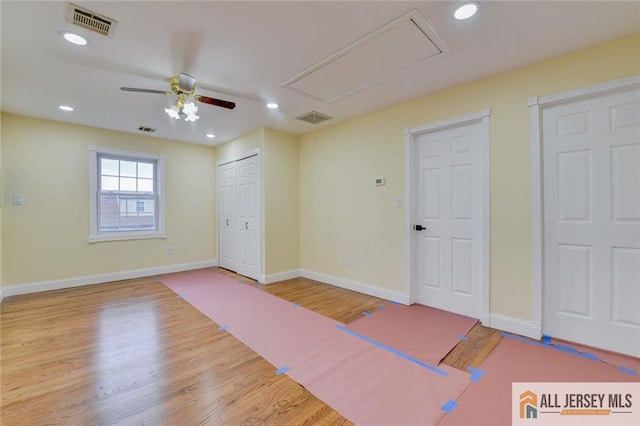 exercise area with attic access, wood finished floors, a ceiling fan, baseboards, and recessed lighting