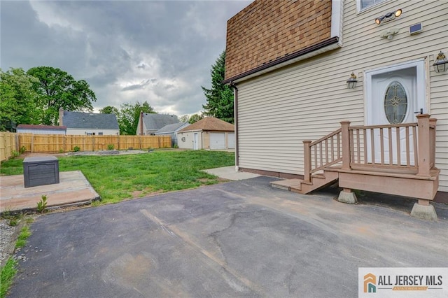 view of yard with a patio area