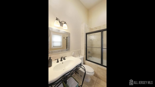 707 S 1st Ave, Highland Park, NJ 08904 - bathroom with tiled shower / bath combo and tile patterned floors