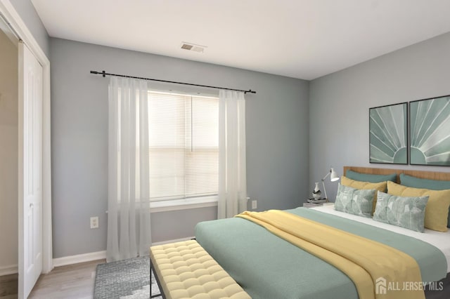914 Cedar Ct, New Brunswick, NJ 08901 - bedroom with wood finished floors and baseboards