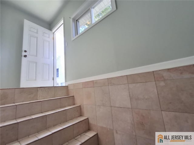 85 Pinetree Dr, Sayreville, NJ 08859 - photo 28