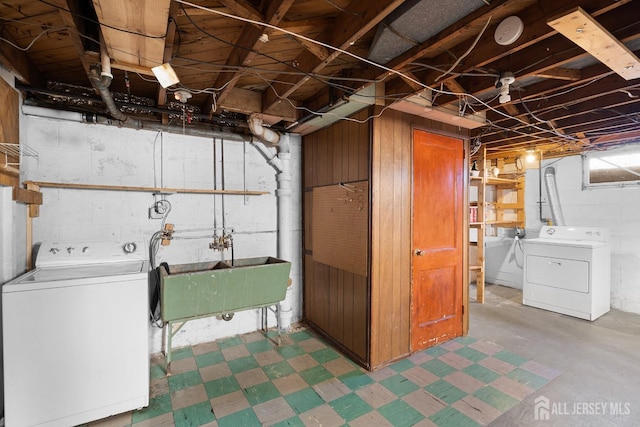 basement with a sink and washing machine and clothes dryer