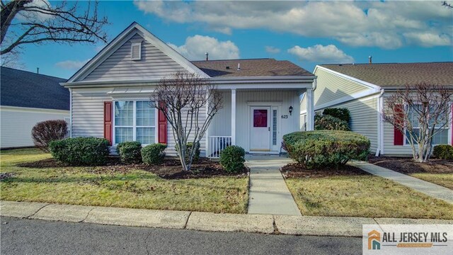 view of front of property with a porch and a front lawn