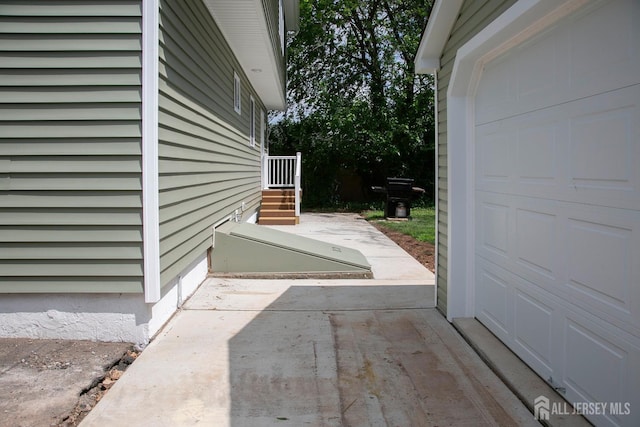 15 Bradley Dr, Edison, NJ 08817 - view of side of home with a garage