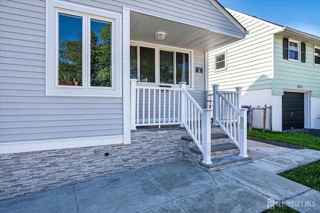 5 Alvin Ct, Menlo Park Terrace, NJ 08840 - view of exterior entry
