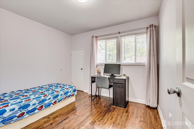 5 Alvin Ct, Menlo Park Terrace, NJ 08840 - bedroom featuring wood finished floors and an office area