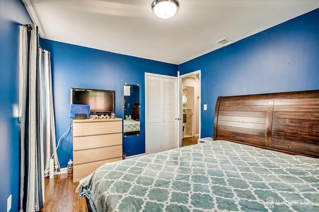 5 Alvin Ct, Menlo Park Terrace, NJ 08840 - bedroom with wood finished floors and a closet