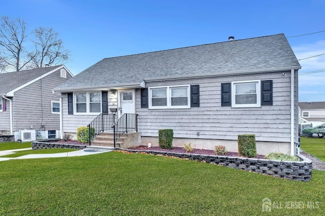 view of front of home featuring ac unit, a shingled roof, and a front lawn